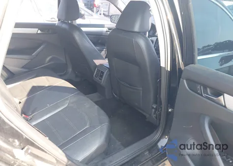 2013 Volkswagen Passat 2.5L Se z USA, uszkodzony, nr VIN 1VWBP7A36DC095056